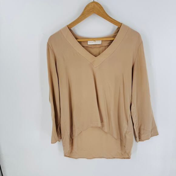 Amanda Uprichard 100% Silk Blouse Medium Beige Tan V-Neck Long Sleeve Top Medium - Picture 1 of 6